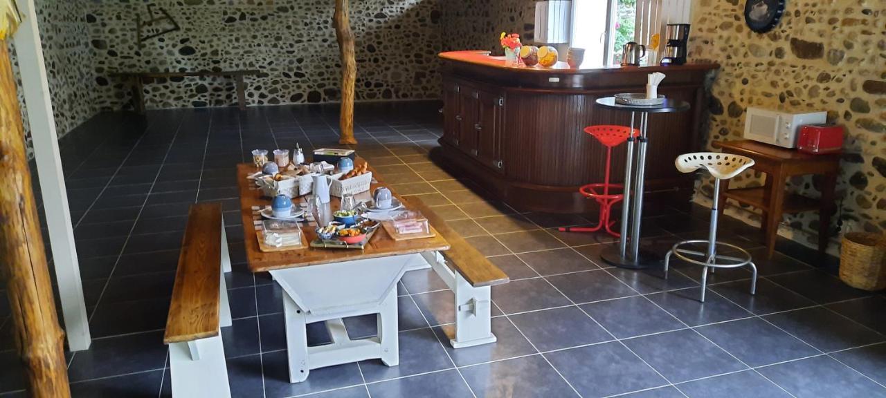 La Ferme Aux Fleurs Bed & Breakfast Ossun ภายนอก รูปภาพ