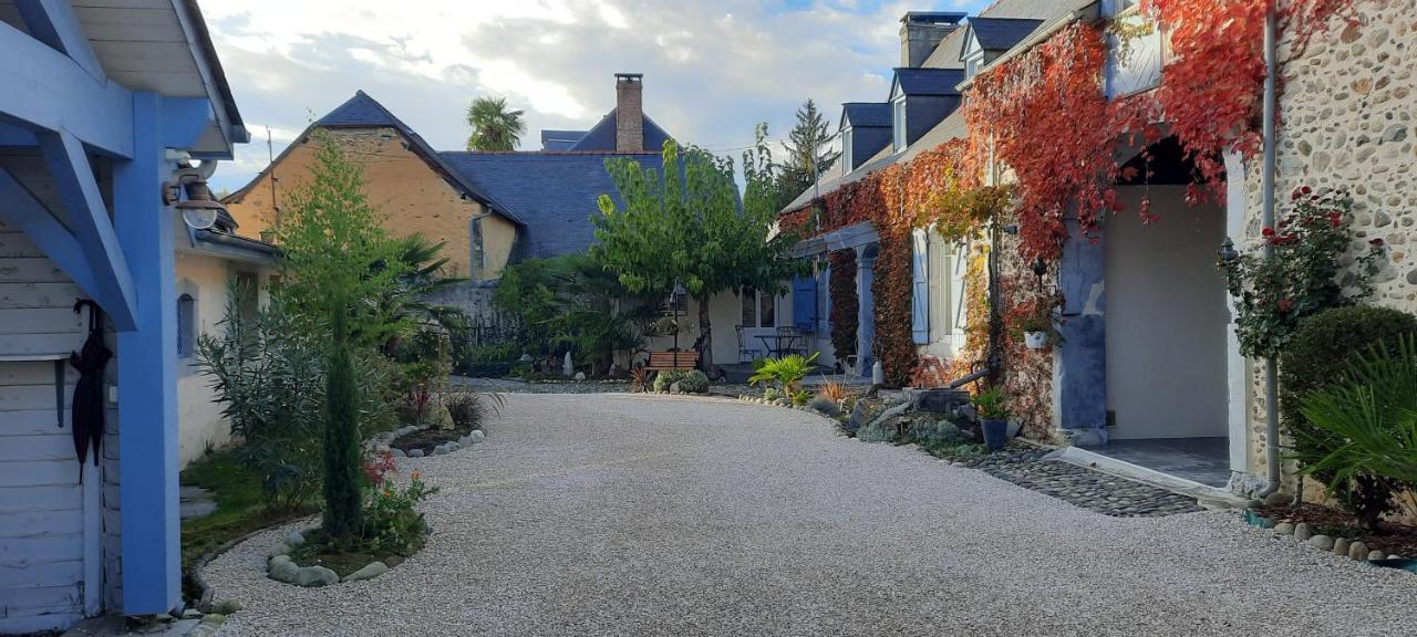 La Ferme Aux Fleurs Bed & Breakfast Ossun ภายนอก รูปภาพ